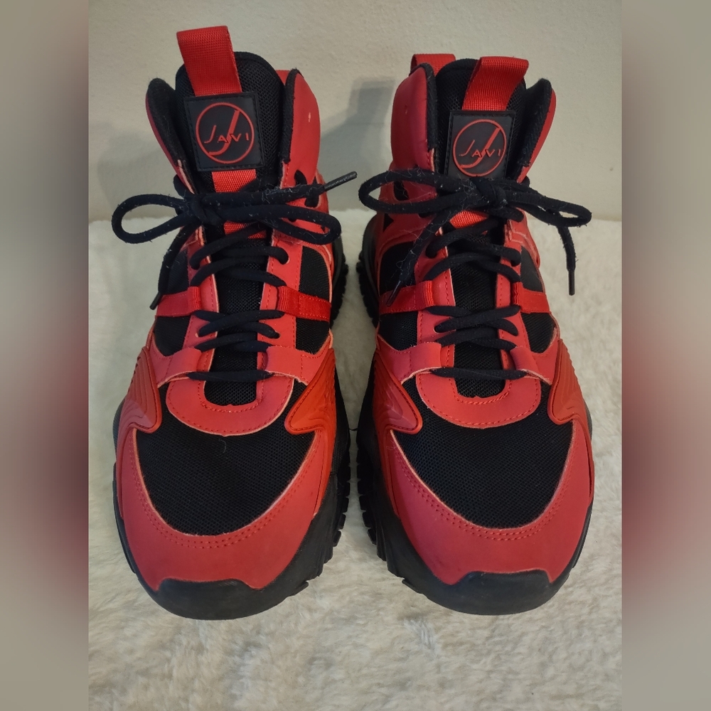 Javis Jiggy Shoes Size 9 Black and Red